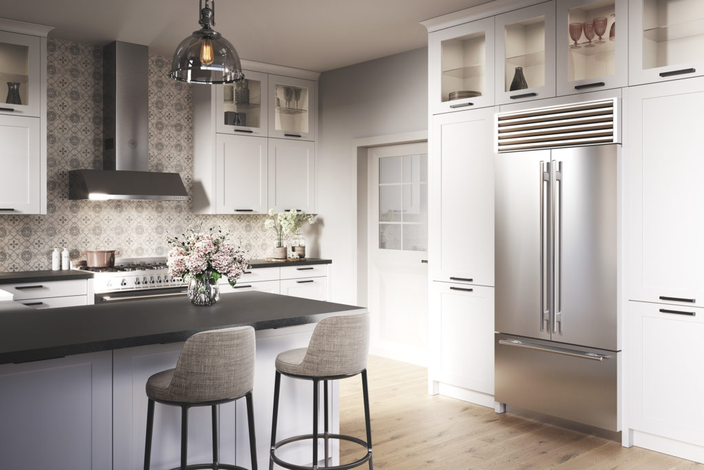 Cocina de estilo clásico en forma de U con mesa para desayunar. Cocina en blanco y tirador negro.