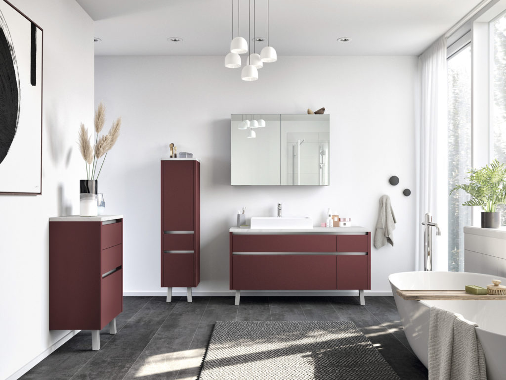 Baño moderno color rojo óxido