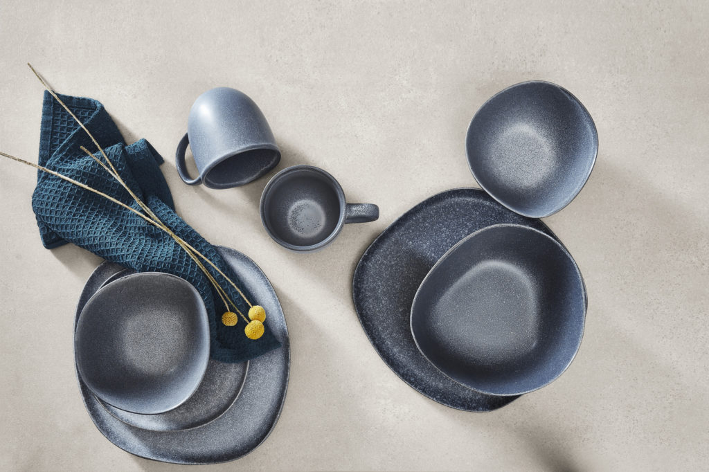 Inspiración de platos y vasos de color azul